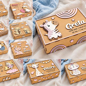 Puede incluir: Una caja de recuerdos rectangular de madera con una cebra en 3D cortada con láser, detalles de arcoíris rosa y estrellas. La tapa muestra el nombre Greta, el texto TAGB 2095 / BRØT B4M y 20 line. / 7 lee a se. Madera de 3 mm de espesor.