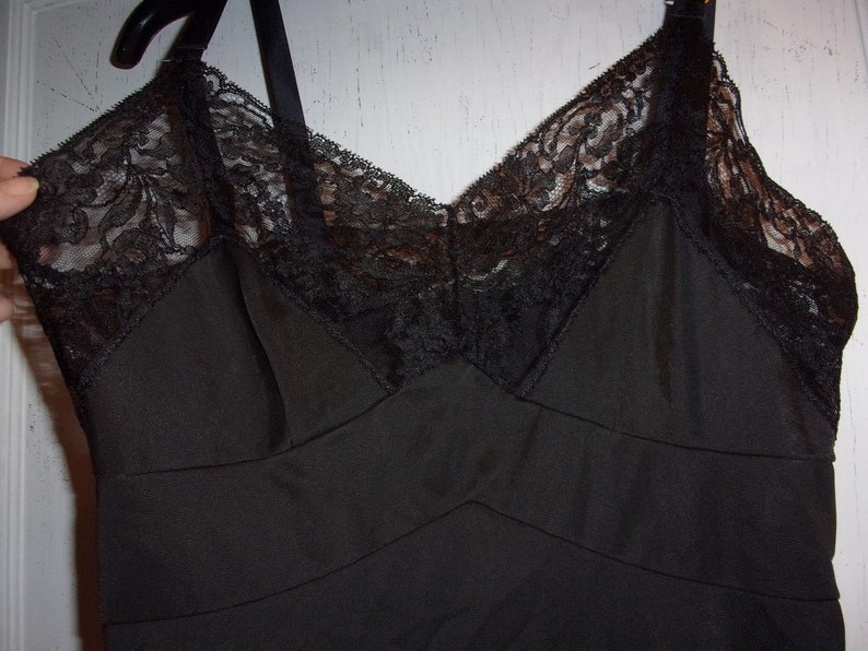 VTG Snowden Ladies Black Lacey Slip Sz 38 Nylon Trico Knee Length