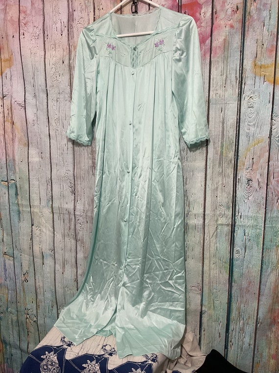 Vintage Lorraine Nylon Robe 1970’s Embroidered Lac