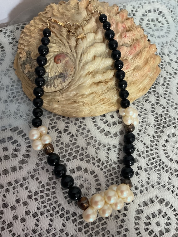 Retro Vintage Pearl Beaded Necklace Black & White