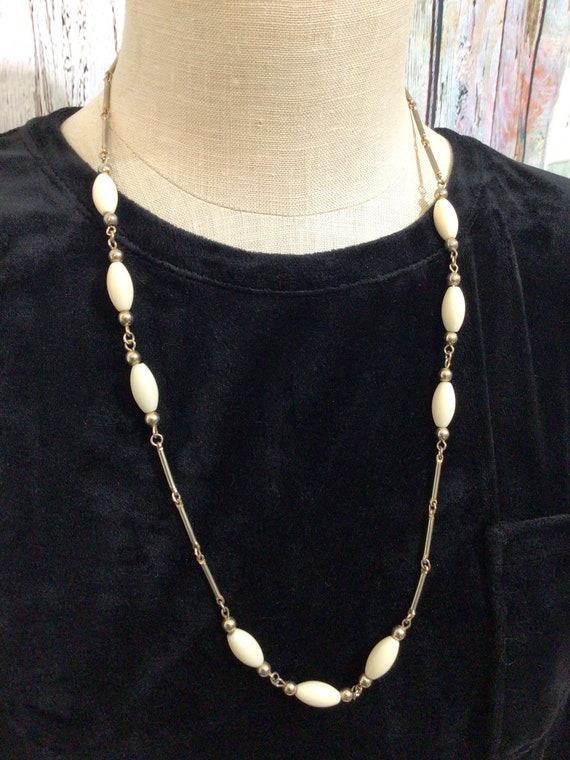 Vintage Sarah Coventry Necklace 27” Gold Cream Be… - image 1