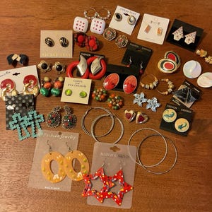 NOS 31-teiliges Vintage-Ohrring-Set aus den 1950er- bis 1980er-Jahren