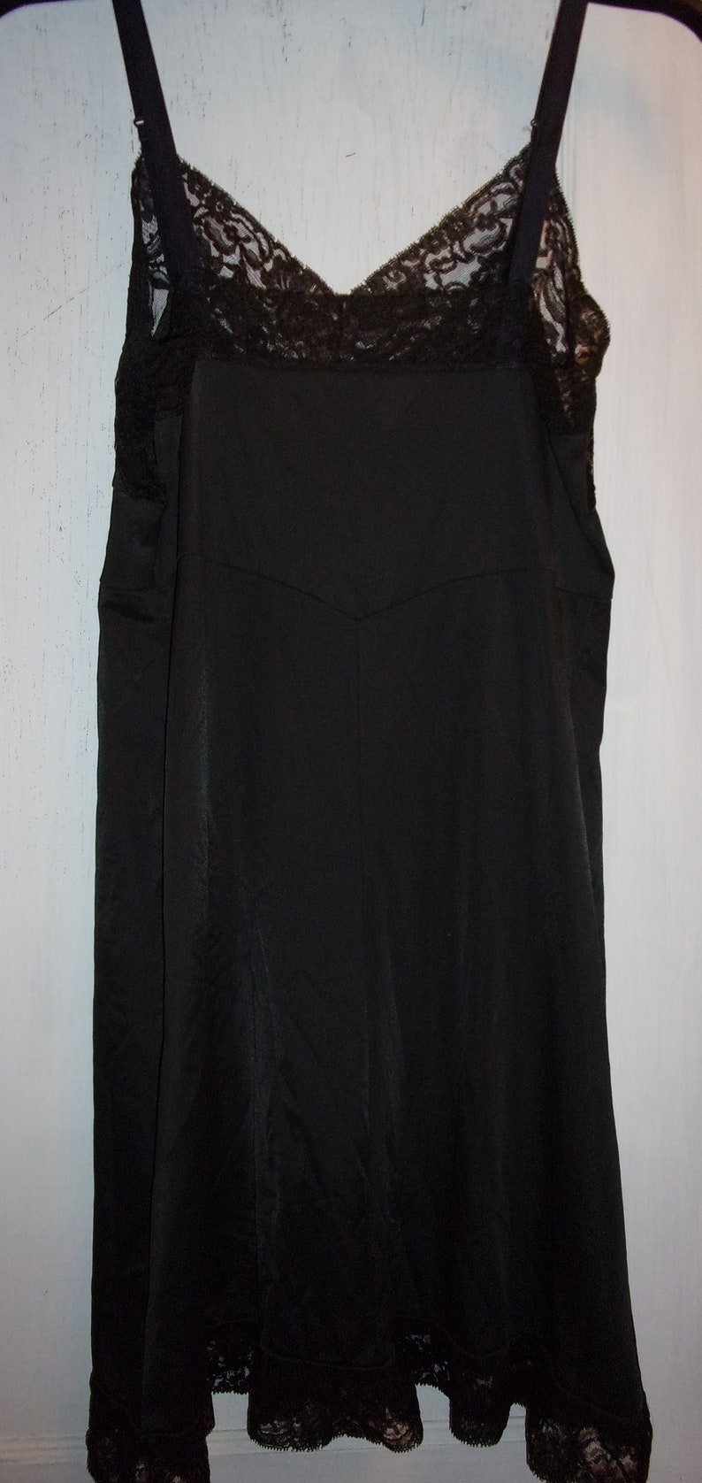 VTG Snowden Ladies Black Lacey Slip Sz 38 Nylon Trico Knee Length