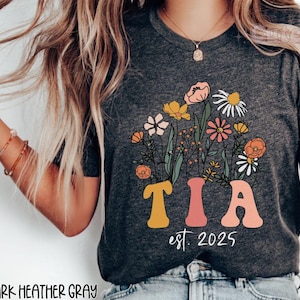 Tia Shirt, Custom Aunt Shirt, Promoted to Tia 2025, Wildflowers Tia Est 2025 TShirt, Pregnancy Reveal Gift for Tia to be, Gift for Tia