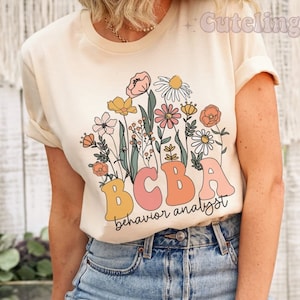 Koszulka BCBA Wildflowers Koszulka specjalisty ds. zachowań Koszulka ABA Koszulka terapeuty zachowań Koszulka ABA Prezent dla analityka zachowań Prezent Bcba Koszulka z prezentem Aba
