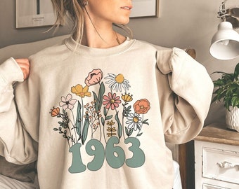 1963 Sweatshirt 60th Birthday Sweatshirt Wildflowers 1963 Birth Year Number Sweatshirt for Women Turning 60 Gift, 1963 Gift for Mom Sweats