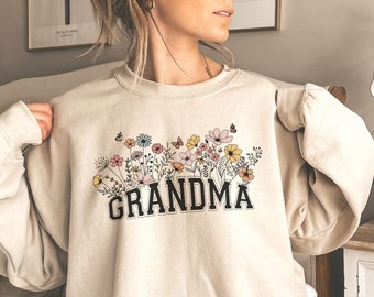 Grandma Sweatshirt, Wildflowers Grandma Sweatshirt, Gift for New Grandmother Est 2024, Pregnancy Announcement, Plus Size Sweatshirt Gift