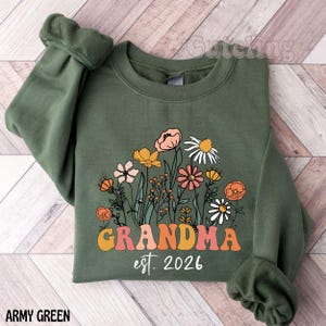 Camiseta de abuela con flores silvestres, regalo para abuelas (2026), anuncio de embarazo (2026), camiseta retro de abuela con estilo. imagen 8