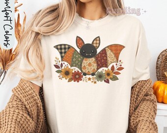 Camiseta Comfort Colors® de murciélago de Halloween, camiseta bohemia de otoño con patchwork sintético, camiseta de otoño con patchwork sintético, linda camiseta de Halloween con estampado de murciélago floral.