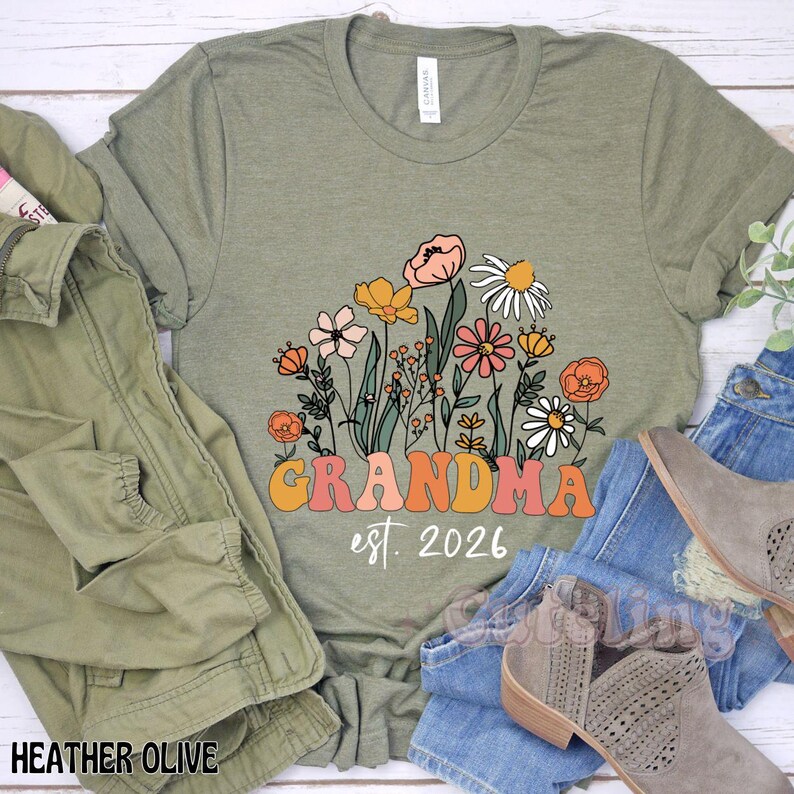 Camiseta de abuela con flores silvestres, regalo para abuelas (2026), anuncio de embarazo (2026), camiseta retro de abuela con estilo. imagen 4