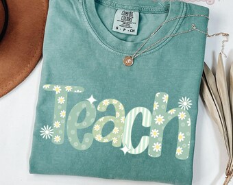 Maglietta floreale per insegnanti Comfort Colors®, regalo carino per insegnanti, maglietta estiva con fiori per insegnanti, regalo per insegnanti, apprezzamento per il ritorno a scuola