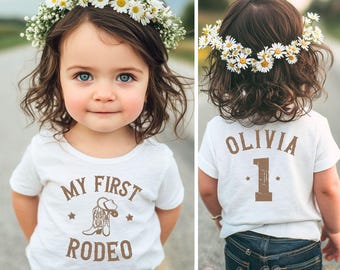 Erste Rodeo Geburtstagsfeier Passende Familien Shirts Komfort Farben Angepasste Mädchen Western 1st Rodeo Mama Tshirt Cowgirl 1st Birthday Outfit