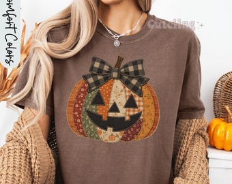 Camiseta Comfort Colors® con estampado de calabazas, camiseta bohemia de otoño con estampado de calabazas, camiseta con estampado de calabazas en patchwork sintético, camiseta de otoño con estampado de calabazas en patchwork sintético.