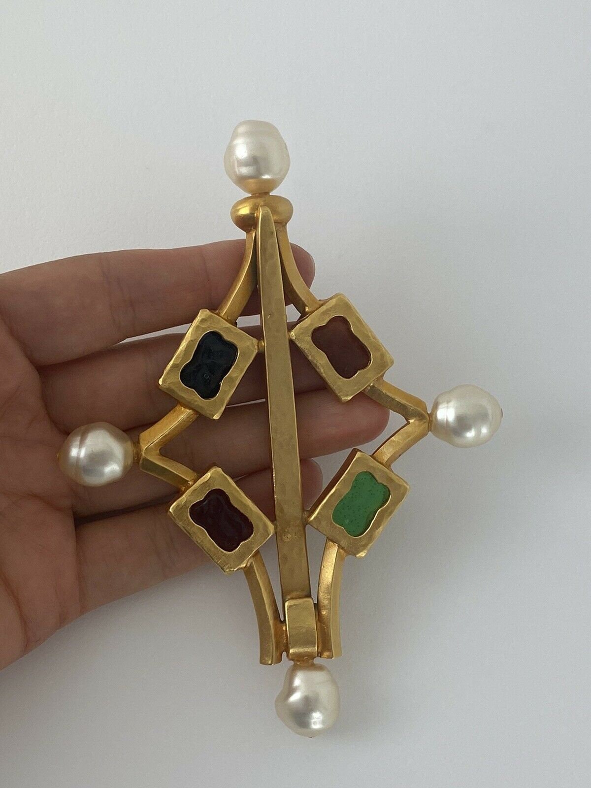 ヴィンテージ サルヴァトーレ フェラガモ ブローチ：ゴールド