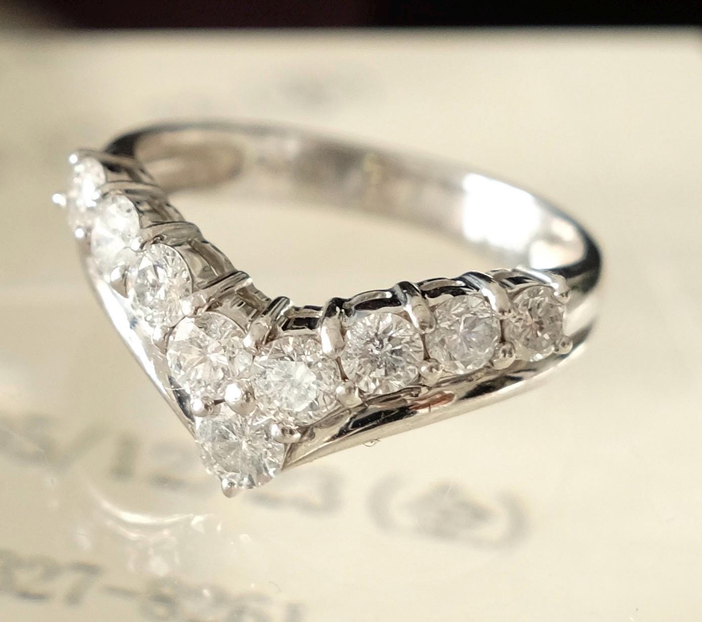 Platinum Diamond V-shape Ring: 1.00 Ct Natural Diamonds, Tsutsumi 