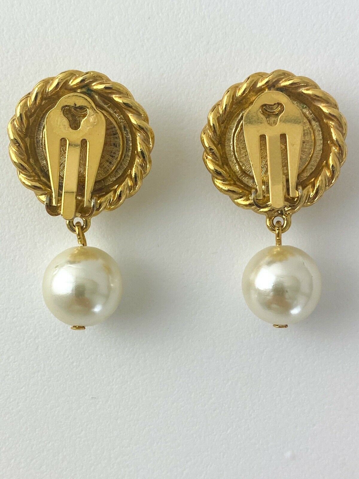 【関税込み】Moschino ゴールド＆ホワイト Bow イヤリング Moschino Earrings − Sale: up to −76% | Stylight