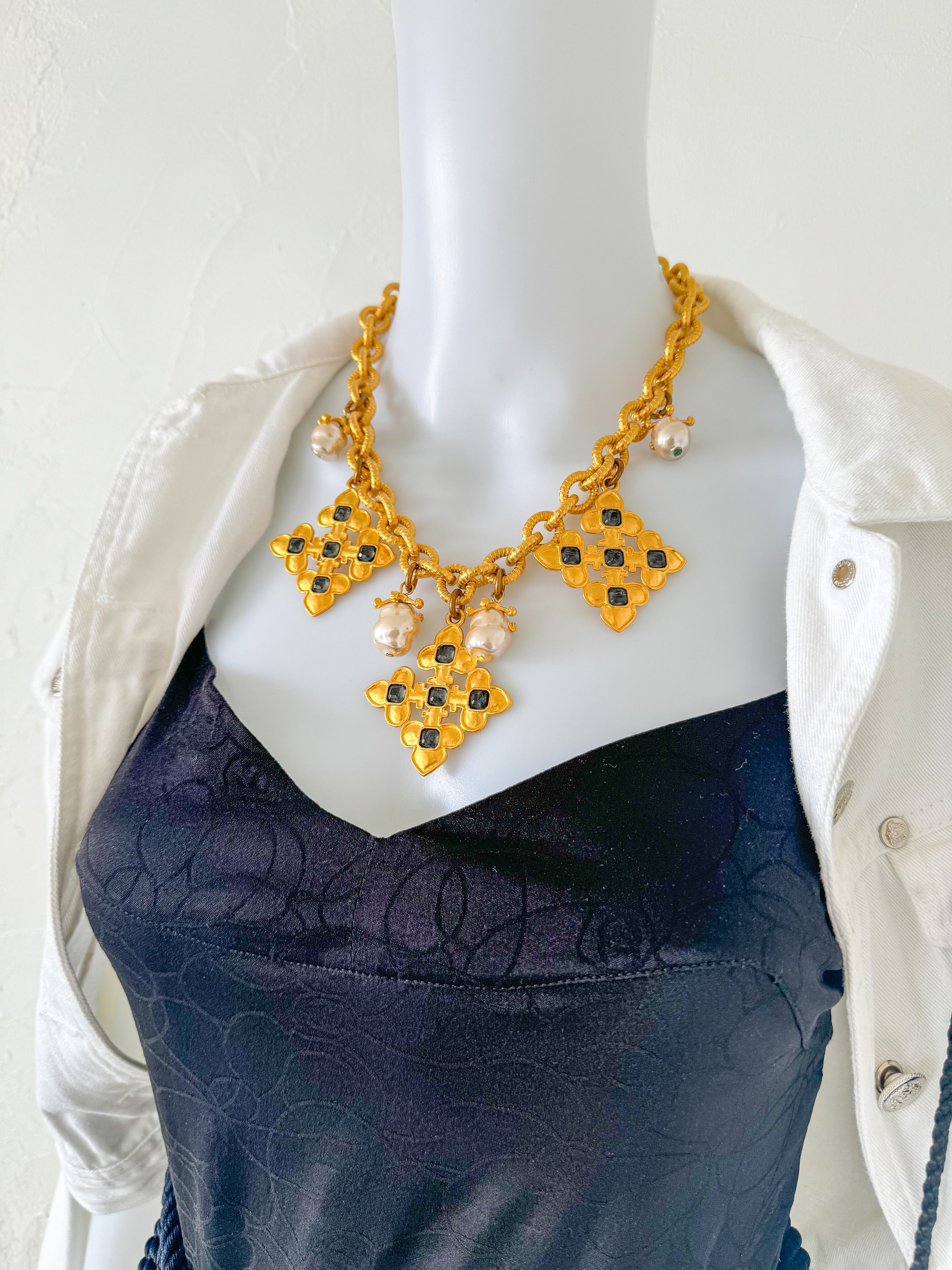 ネックレス・ペンダント KARL LAGERFELD K/ARCHIVE FAN NECKLACE Karl Lagerfeld Vintage Black and Gold Shamrock Necklace
