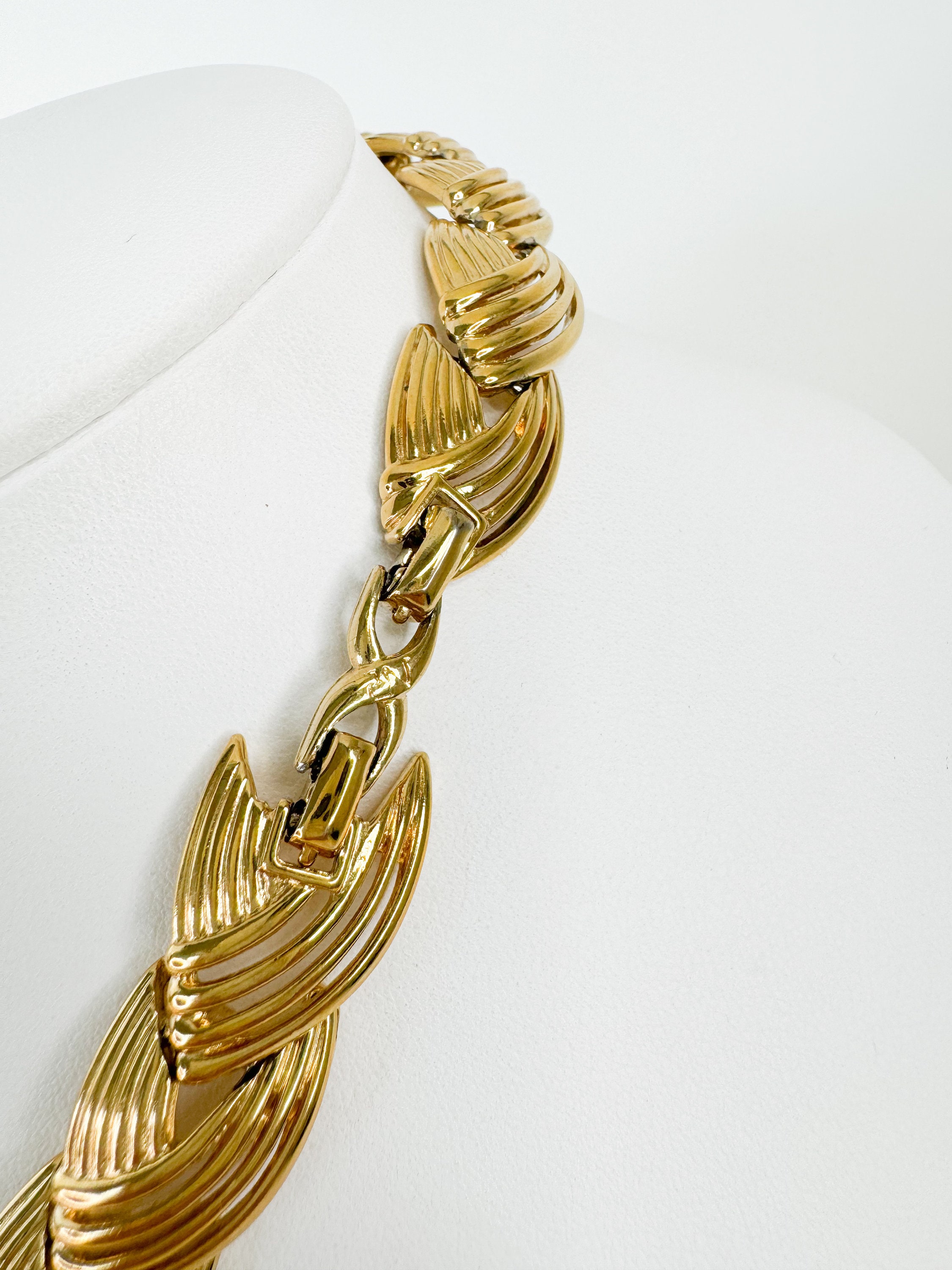 Collier Ras Du Cou Doré Vintage Avec Pendentif Nina Ricci - Rare Et En Bon état