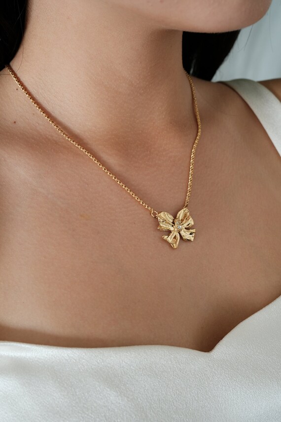 「かわいい～！」 ヴィンテージ YSL ネックレス、イヴ・サンローランのリボン アクセサリー