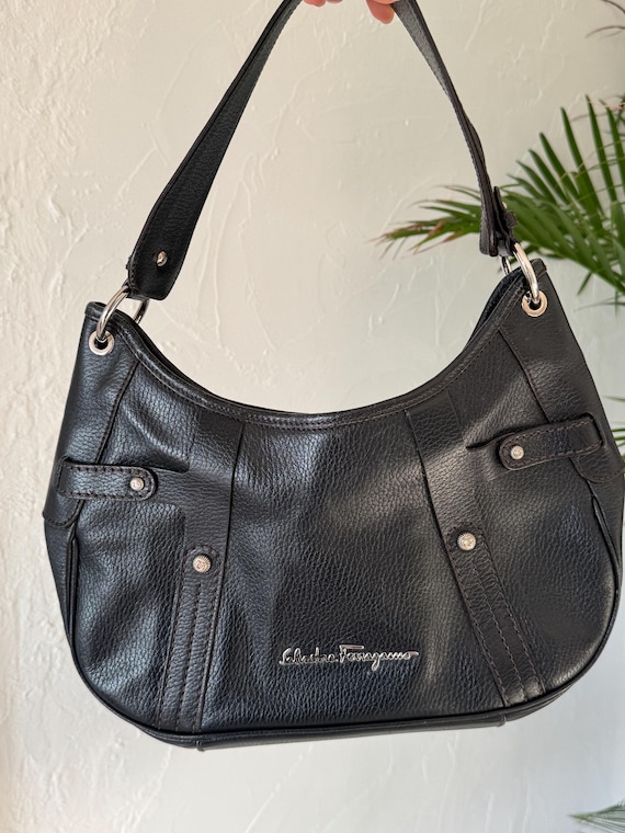 Salvatore Ferragamo ブラックショルダーバッグ Vintage Salvatore Ferragamo Shoulder Bag Black Leather Made in