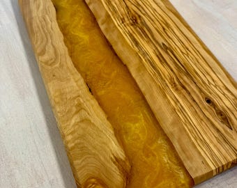 Chunky Large Imported Olive Wood & “Aztec” Swirl Charcuterie. Beveled Edges and Rubber Feet