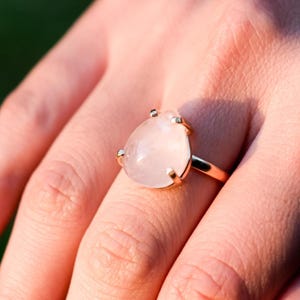 Rosenquarz Ring, Verstellbarer Vergoldeter Kristallring, Boho Statement Schmuck, Geschenk für Sie