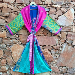 Kimono de seda bohemio, cárdigan, sari patchwork, bata, chaqueta larga de seda, arte sostenible para vestir, ropa de estar de lujo, regalo único para ella.