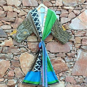 Vintage-Kimono aus Seide (Kantha), grün-olivgrüner Patchwork-Bademantel, handgefertigter indischer Sari-Überwurf, Boho-Bademantel, einzigartiges Geschenk für Sie