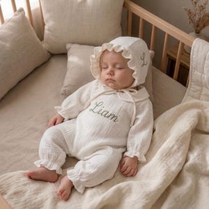Anpassat broderat babyset med sparkdräkt och mössa, muslin-outfit för nyfödd, personlig namngåva