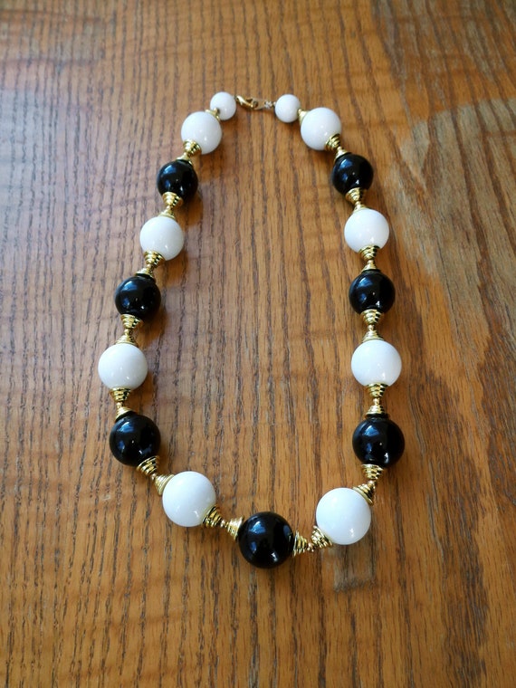 Black and white beaded necklace, vintage chunky L… - image 3