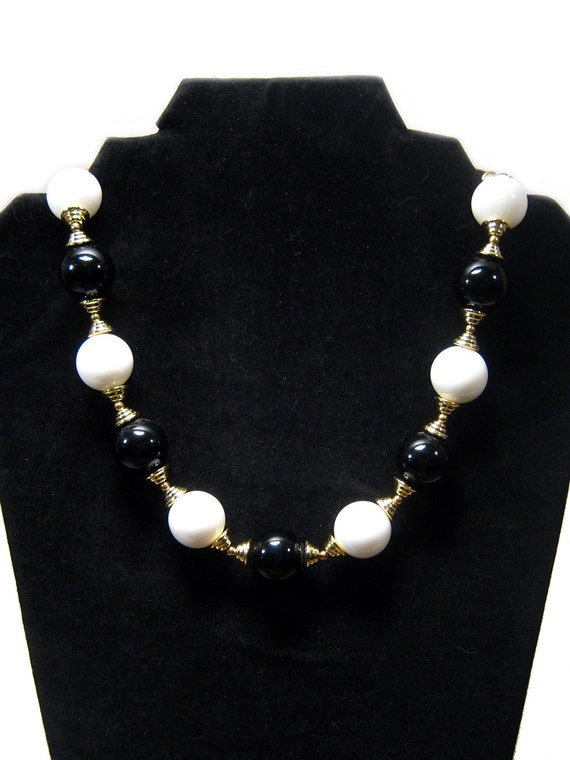 Black and white beaded necklace, vintage chunky L… - image 8