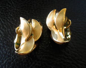 Floral Trifari earrings, vintage brushed gold tone leaf tulip clip on earrings, 50s