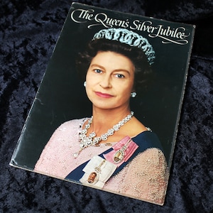 Queen Elizabeth II Silver Jubilee Booklet, Vintage 1977 Collectible Ephemera, Royal Memorabilia