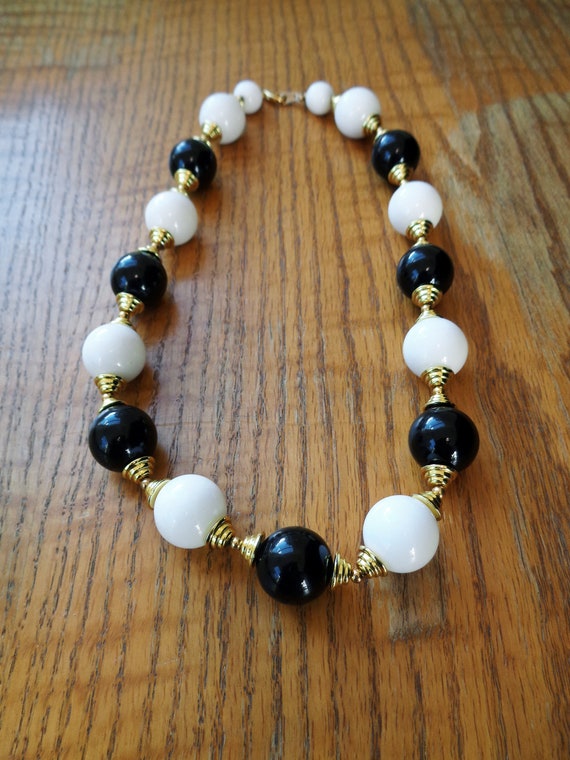 Black and white beaded necklace, vintage chunky L… - image 2