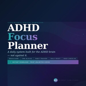 Könnte beinhalten: Ein digitaler ADHD Focus Planner zum Ausdrucken mit dunkelblauem Farbverlauf. Der Text umfasst ADHD Focus Planner, A daily system built for the ADHD brain, Brain Dump, Time Blocks, Habit Tracker, Daily Reset, Body Check-In.