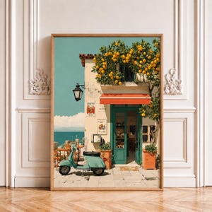 Könnte beinhalten: Ein gerahmter Wandkunstdruck, der eine mediterrane Straßenszene mit einem hellblauen Roller vor einem cremefarbenen Gebäude zeigt. Das Gebäude hat eine leuchtend orangefarbene Markise, eine grüne Tür und einen Zitronenbaum mit gelben Früchten.