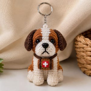 Saint Bernard Dog Amigurumi Bag Charm, Realistic Puppy Keychain for Backpack, Canine Enthusiast Accessory