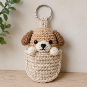 Mały kieszonkowy przyjaciel szczeniaka, zawieszka na torbę z psem amigurumi, miniaturowy zwierzak wspierający emocjonalnie, miękki breloczek z włóczki