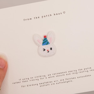 brodé Party Bunny | Thermocollant anniversaire lapin pour vestes et sacs à dos (3,2 x 2,7 cm)