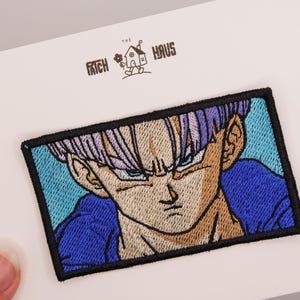 Broderad lapp med anime-krigare och mangapanel, applikation med Shonen-hjälte, stryk-på-ryggsäck (10 x 6 cm)