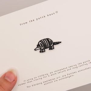 Gürteltier Gestickter Aufnäher | Zum Aufbügeln Wildtier Tier Aufnäher (1,8x3,6cm)