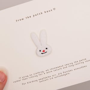 White Bunny gestickter Aufnäher | Kawaii Kaninchen Bügelbild (2.1 x 3 cm)