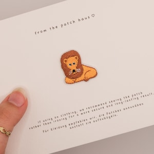 Embroidered Lion Patch | Safari Animal Iron-On Applique (2.9cm)