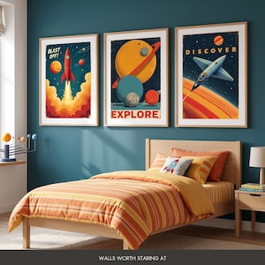 Retro Rocket Blast Off-tryck, set om 3, matchande väggkonstset, orange och blå barnrumsdekor, utskrivbar väggkonst, digital nedladdning