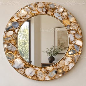 Handgemaakte ronde spiegel van agaatsteen, wanddecoratie van goudkleurig hars met geode-motief.