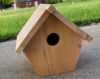 Wren Birdhouse: Natural Cedar; Easy Cleanout Design