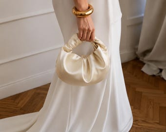 Personalized Satin Cloud Bag: Elegant Evening Clutch for Bridesmaids