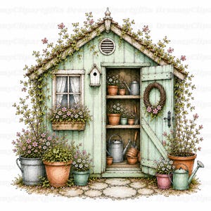 Könnte beinhalten: Ein hellgrünes Gartenhaus aus Holz mit einem schindelgedeckten Dach, das mit Kletterpflanzen und rosa Blüten bewachsen ist. Das Haus hat ein Fenster mit Blumenkasten, eine offene Tür mit Kranz und Regale mit Topfpflanzen und Gießkannen.