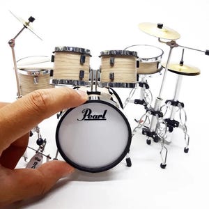 1:12 Miniature Musical Instrument Set, Mini Drum Kit Pearl Bass 6cm & 3 Mini Guitars with Stands, Handmade Music Dollhouse Miniature Replica image 4