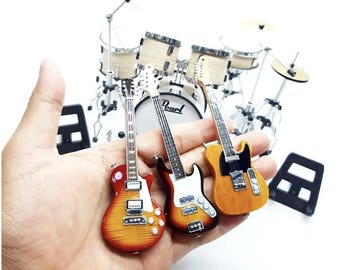 1:12 Miniature Musical Instrument Set, Mini Drum Kit Pearl Bass 6cm & 3 Mini Guitars with Stands, Handmade Music Dollhouse Miniature Replica
